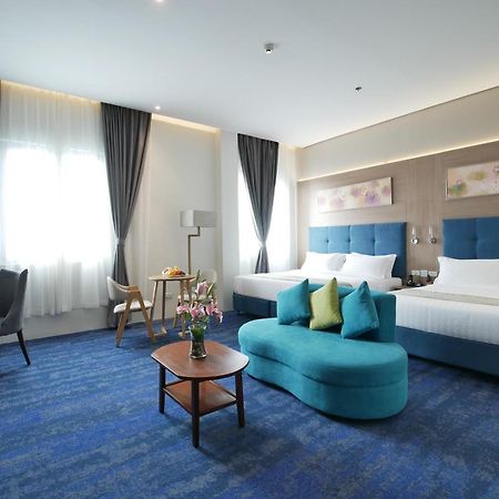 Blue Lotus Hotel Davao Bagian luar foto