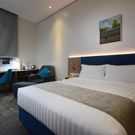 Blue Lotus Hotel Davao Bagian luar foto