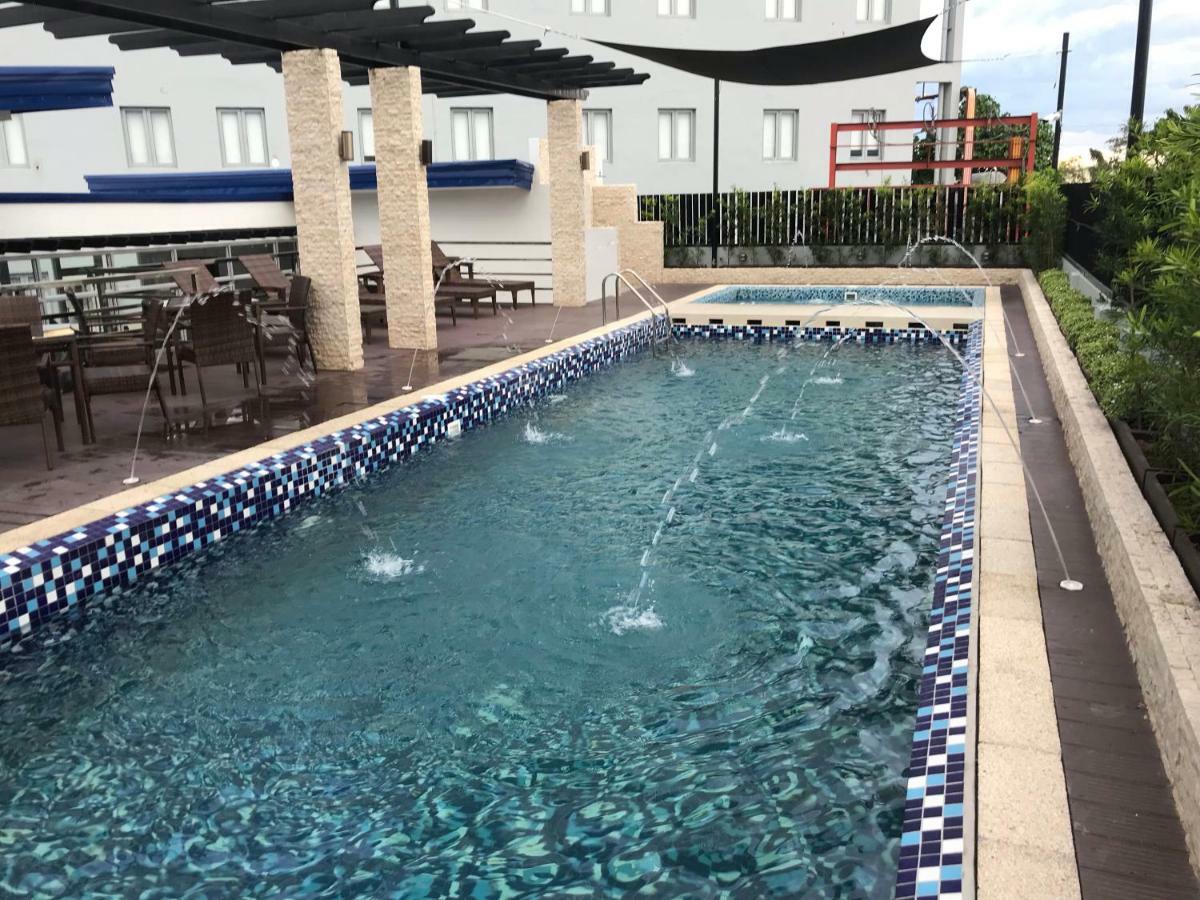 Blue Lotus Hotel Davao Bagian luar foto