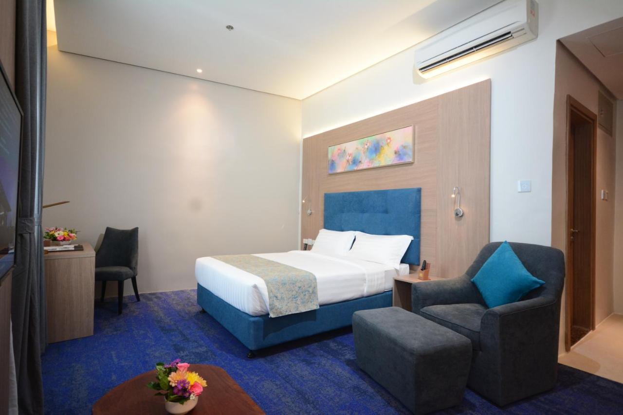 Blue Lotus Hotel Davao Bagian luar foto