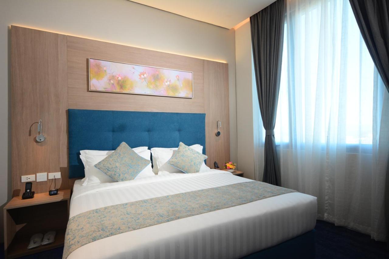 Blue Lotus Hotel Davao Bagian luar foto