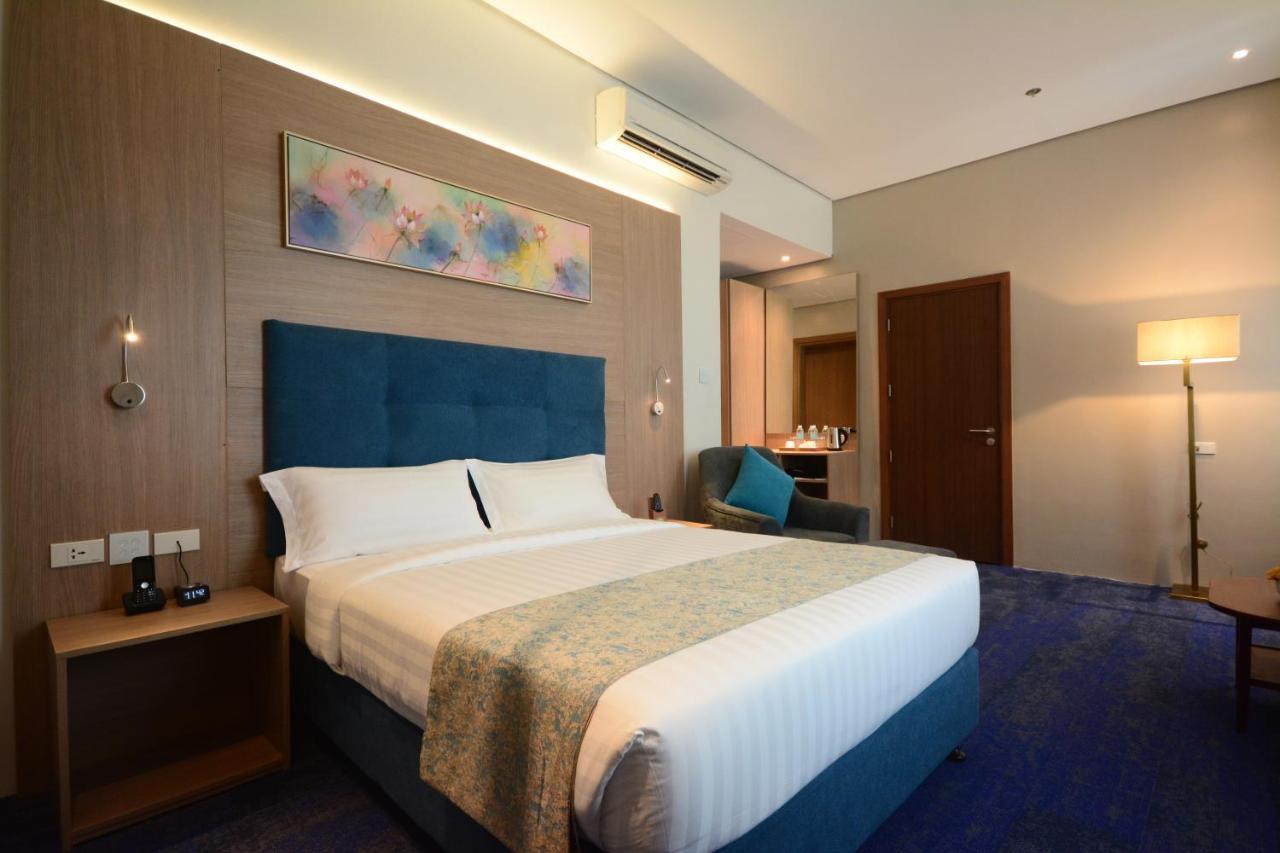Blue Lotus Hotel Davao Bagian luar foto