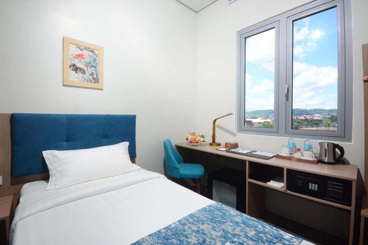 Blue Lotus Hotel Davao Bagian luar foto