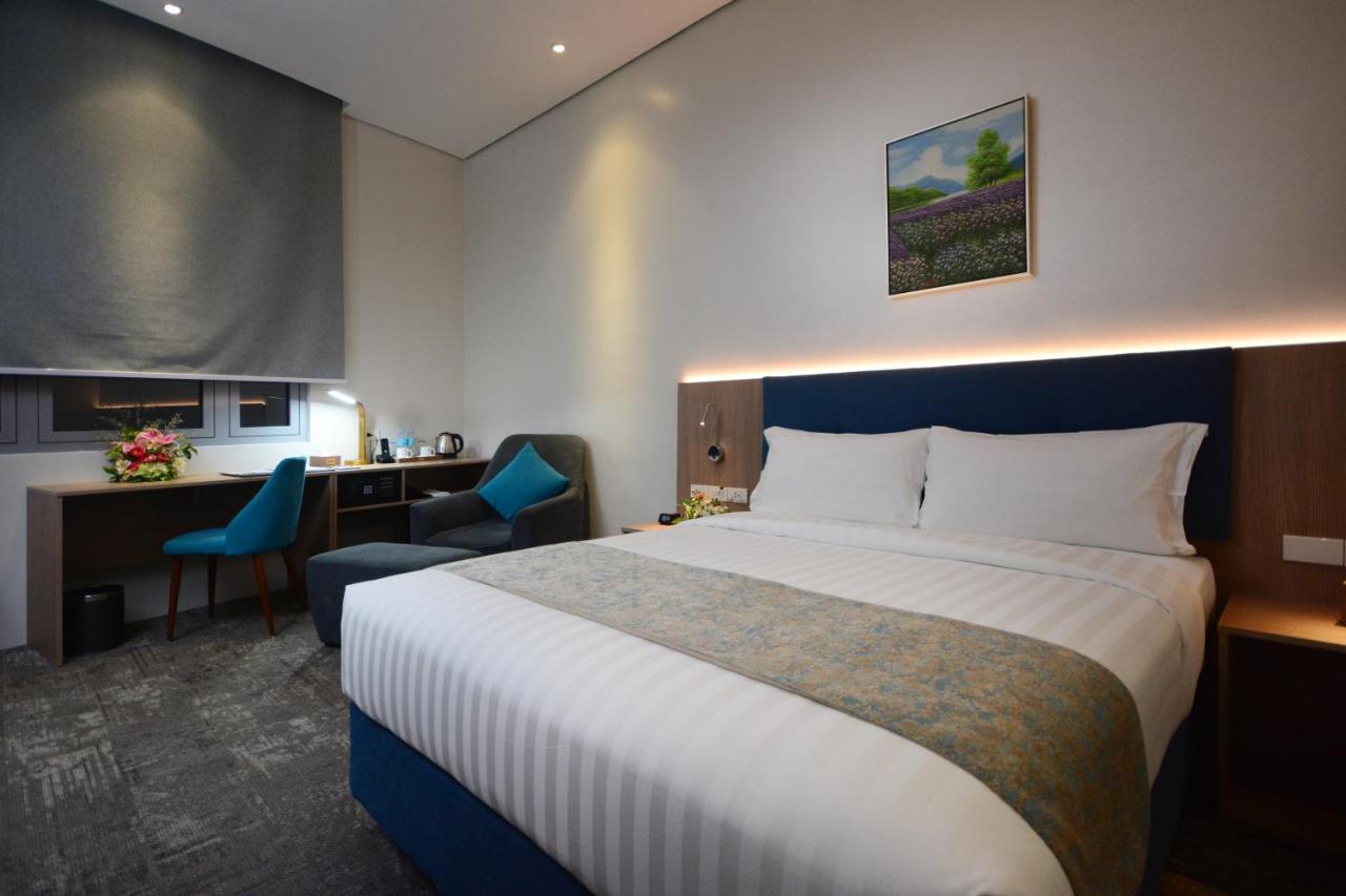 Blue Lotus Hotel Davao Bagian luar foto